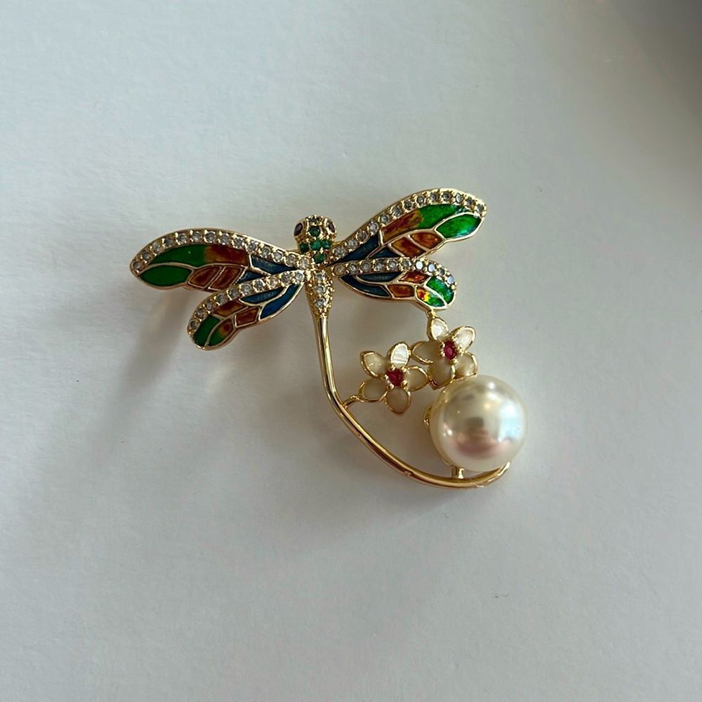 Nwt dragonfly pearl clothes pin
